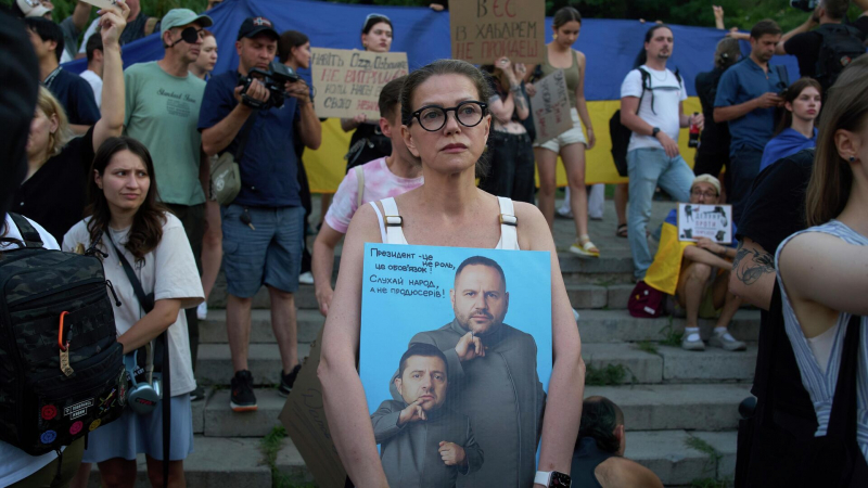 Митинги против закона о НАБУ координируются со стороны, заявили в Раде