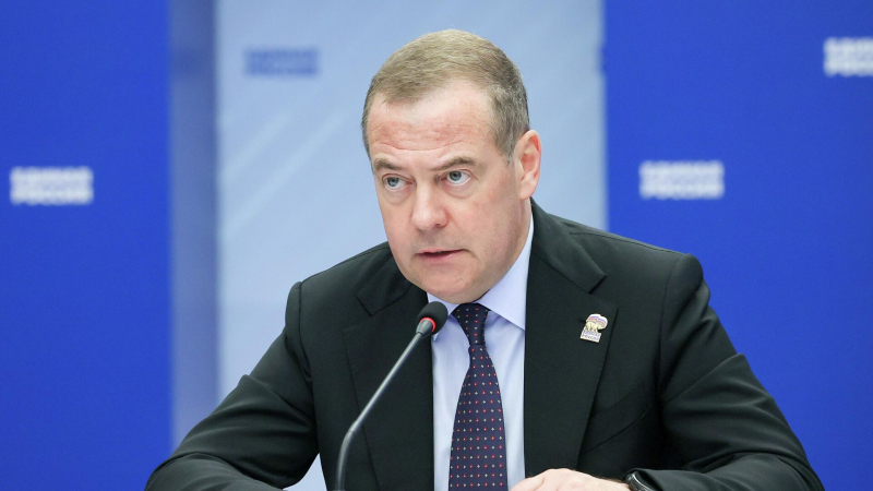 Медведев раскритиковал ликвидацию Совета Россия &mdash; НАТО