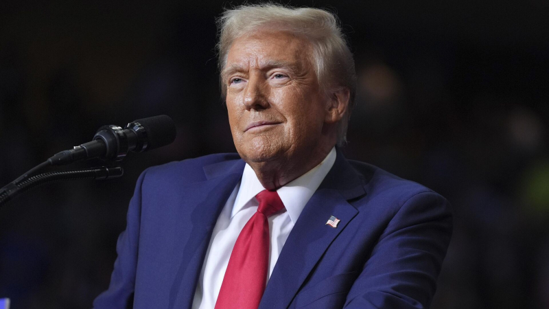 Трамп считает, что Клинтон справится с последствиями дела Эпштейна