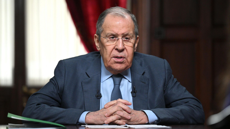 Россия не хочет ни на кого нападать, заявил Лавров