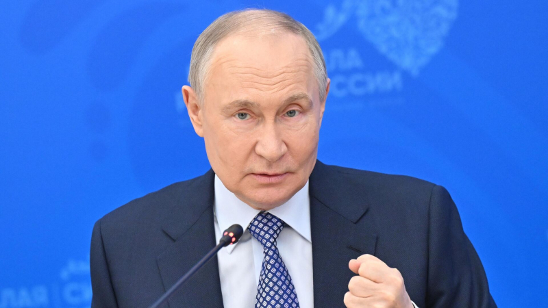В Сталинграде был нанесен решающий удар нацистской машине, заявил Путин